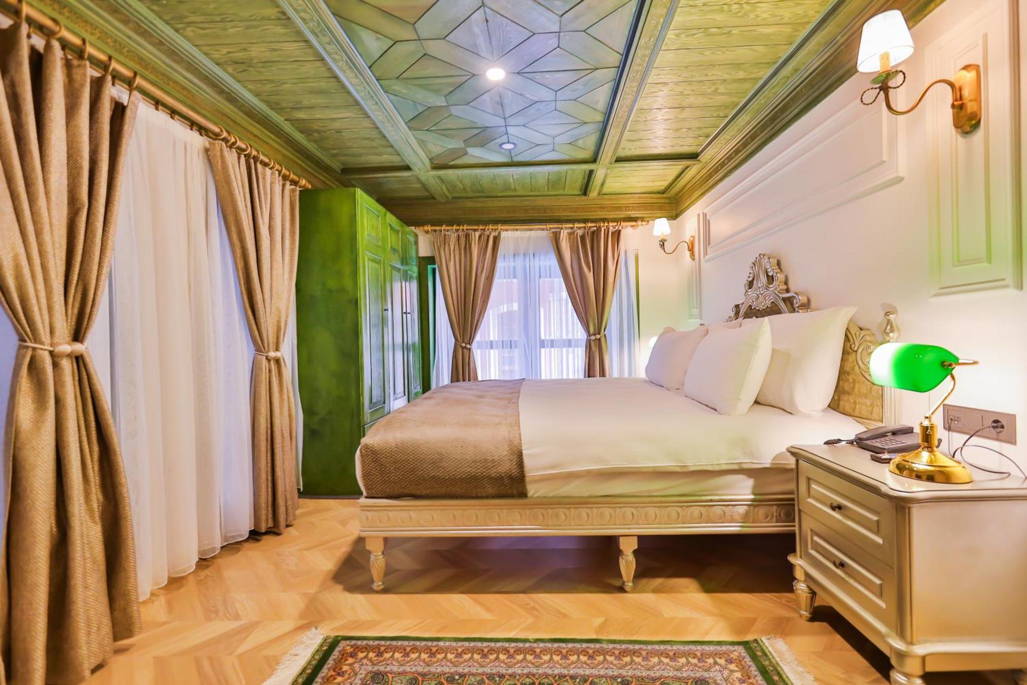 Emerald Mansion Otel