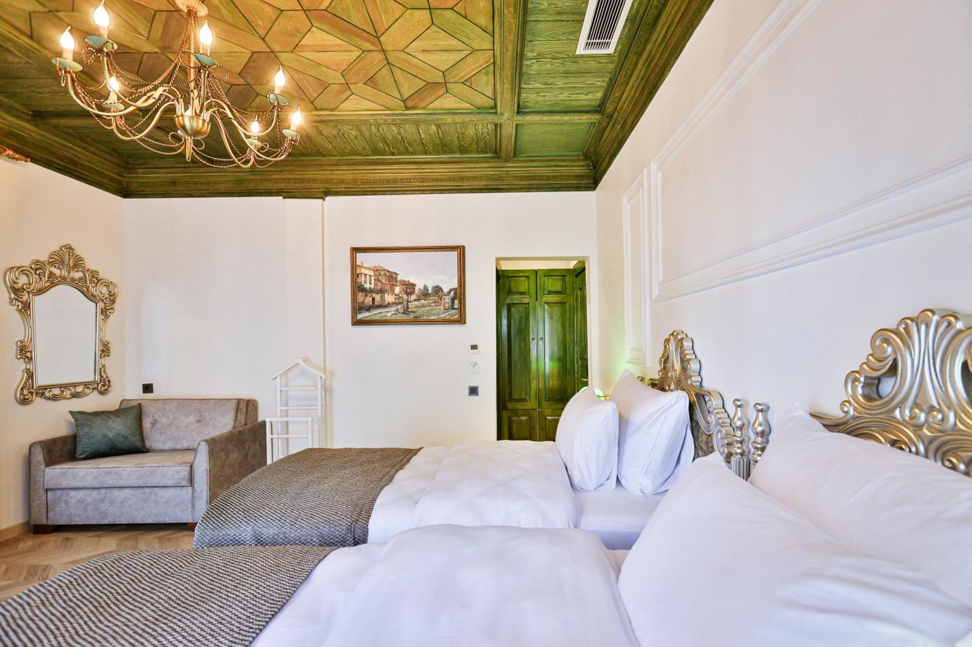 Emerald Mansion Otel *