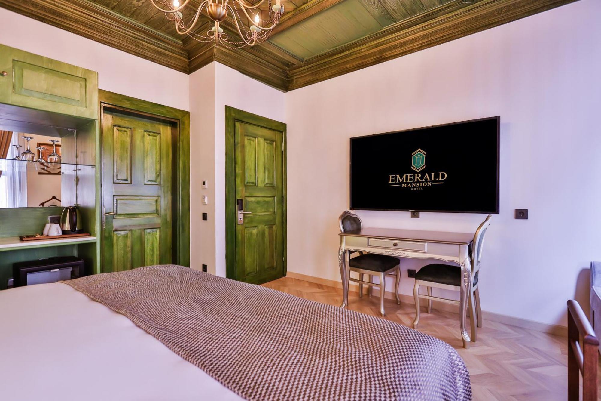 Emerald Mansion Otel *