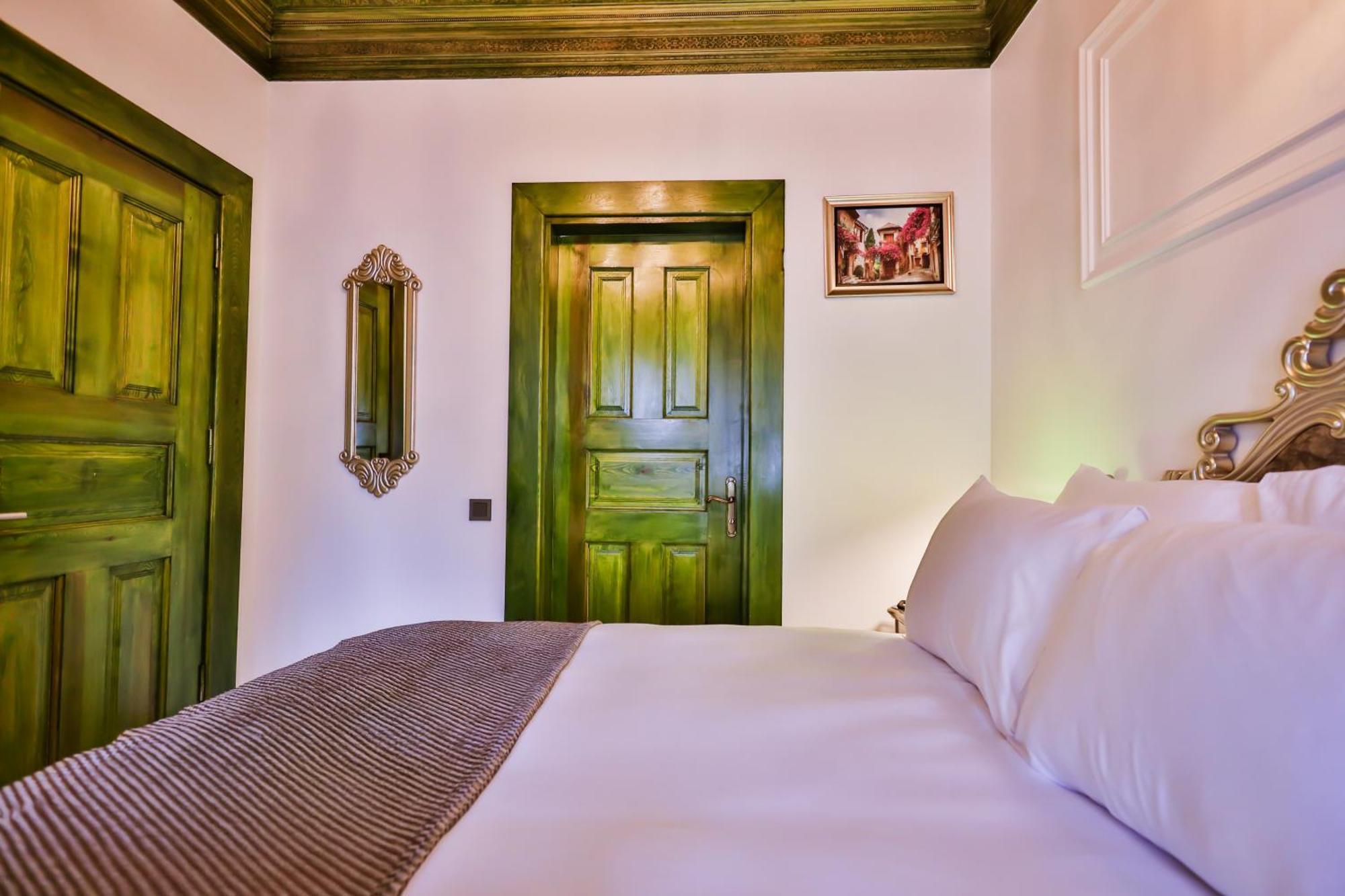 Emerald Mansion Otel *